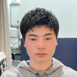 銀座の理容師・斉藤によるコテパーマ施術後。サイドを収め、トップに動きをつけたスタイリング。